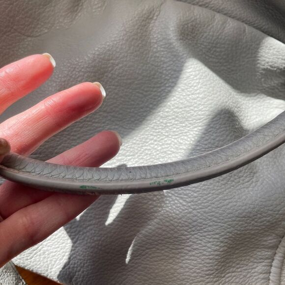 Kate spade/Gray Leather Women's shoulder/crossbody bag lots of pockets! - Picture 4 of 13